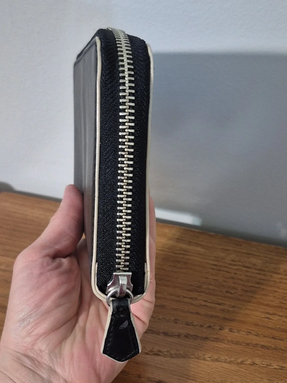 Vera Bradley Black Woman's Zip Around Wallet - Picture 3 of 5